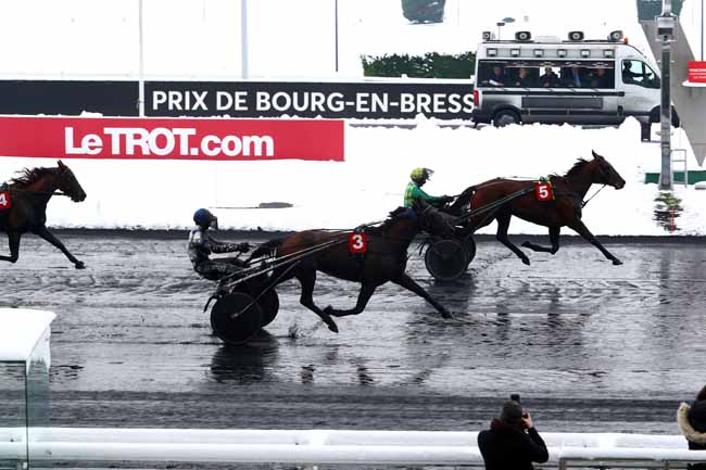 Photo d'arrivée de la course pmu PRIX DE BOURG-EN-BRESSE à PARIS-VINCENNES le Mercredi 7 février 2018