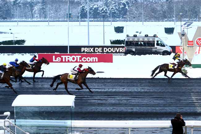 Photo d'arrivée de la course pmu PRIX DE DOUVRES à PARIS-VINCENNES le Mercredi 7 février 2018