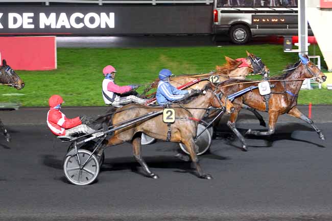 Photo d'arrivée de la course pmu PRIX DE MACON à PARIS-VINCENNES le Dimanche 11 février 2018