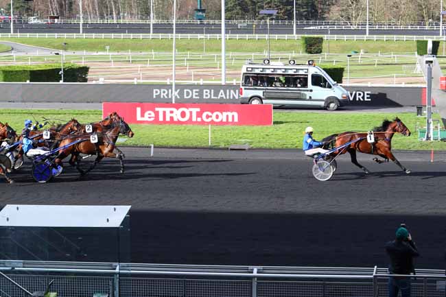 Photo d'arrivée de la course pmu PRIX DE BLAIN-BOUVRON-LE GAVRE à PARIS-VINCENNES le Lundi 12 février 2018