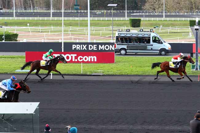 Photo d'arrivée de la course pmu PRIX DE MONTEBOURG à PARIS-VINCENNES le Lundi 12 février 2018