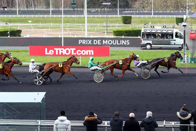 Photo d'arrivée de la course pmu PRIX DE MOULINS à PARIS-VINCENNES le Mardi 13 février 2018