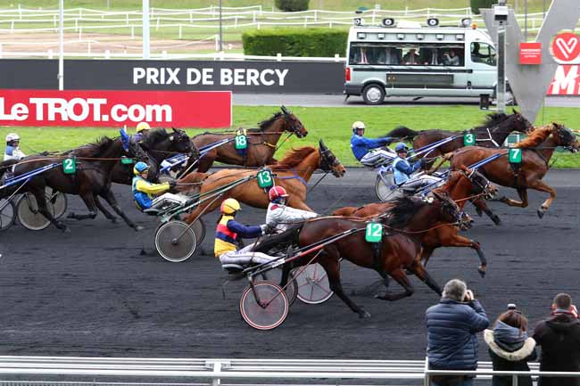 Photo d'arrivée de la course pmu PRIX DE BERCY à PARIS-VINCENNES le Mardi 13 février 2018