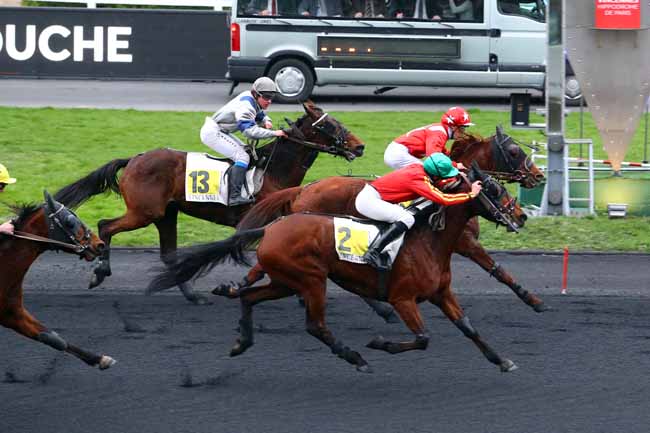 Photo d'arrivée de la course pmu PRIX D'ECOUCHE à PARIS-VINCENNES le Mardi 13 février 2018