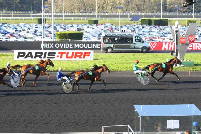 Photo d'arrivée de la course pmu PRIX OVIDE MOULINET à PARIS-VINCENNES le Dimanche 18 février 2018