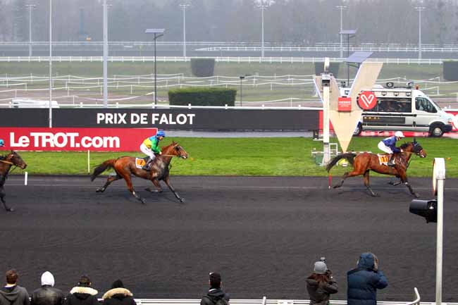 Photo d'arrivée de la course pmu PRIX DE FALOT à PARIS-VINCENNES le Lundi 19 février 2018