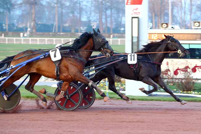 Photo d'arrivée de la course pmu PRIX D'AIGUEPERSE à ENGHIEN le Mercredi 21 février 2018
