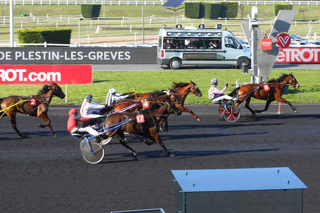 Photo d'arrivée de la course pmu PRIX DE PLESTIN-LES-GREVES à PARIS-VINCENNES le Jeudi 22 février 2018