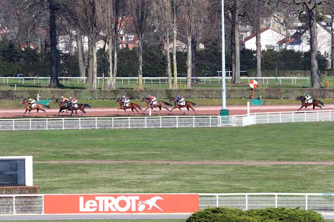 Photo d'arrivée de la course pmu PRIX NICEPHORE à ENGHIEN le Vendredi 23 février 2018