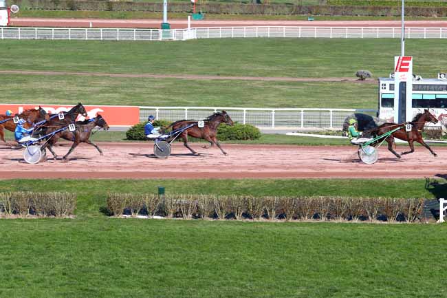 Photo d'arrivée de la course pmu PRIX GALLUS II à ENGHIEN le Vendredi 23 février 2018