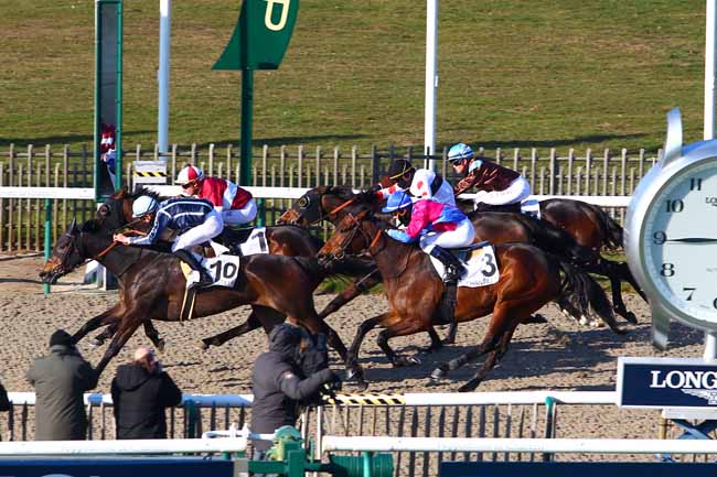 Photo d'arrivée de la course pmu PRIX DE L'ALLEE GLADIATEUR à CHANTILLY le Vendredi 23 février 2018
