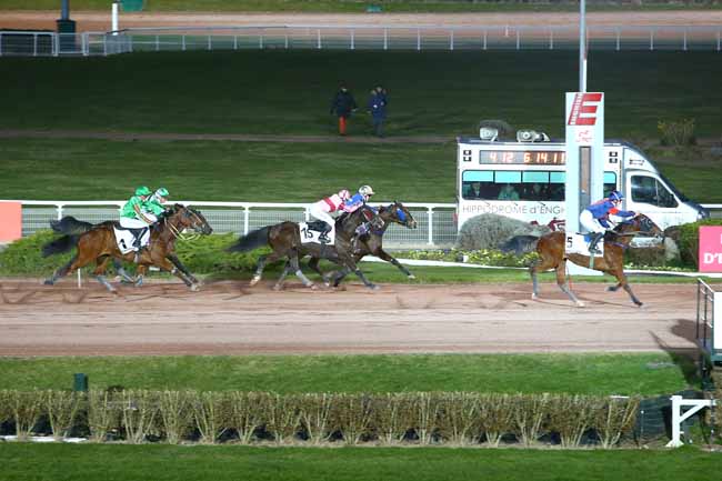 Photo d'arrivée de la course pmu PRIX DE MIMIZAN à ENGHIEN le Samedi 24 février 2018