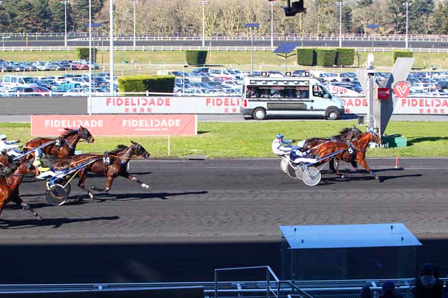 Photo d'arrivée de la course pmu PRIX DE CHATEAU-SALINS à PARIS-VINCENNES le Dimanche 25 février 2018