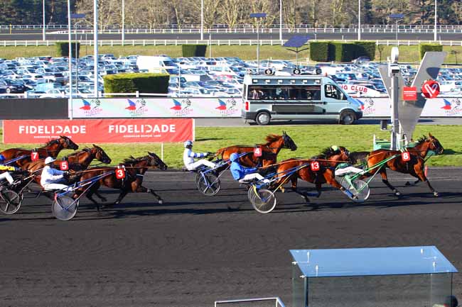 Photo d'arrivée de la course pmu PRIX D'AVENCHES à PARIS-VINCENNES le Dimanche 25 février 2018