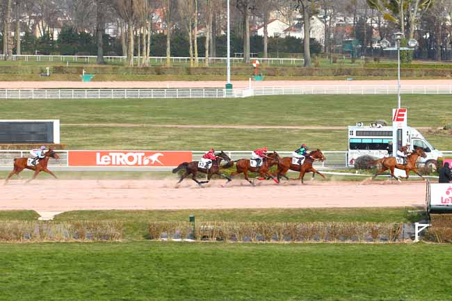 Photo d'arrivée de la course pmu PRIX DE CONTREXEVILLE à ENGHIEN le Mercredi 28 février 2018