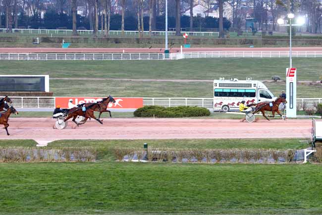 Photo d'arrivée de la course pmu PRIX DE CHENNEVIERES (GR B) à ENGHIEN le Mercredi 28 février 2018