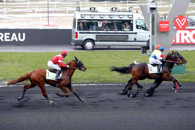 Photo d'arrivée de la course pmu PRIX FELICIEN GAUVREAU à PARIS-VINCENNES le Jeudi 1 mars 2018