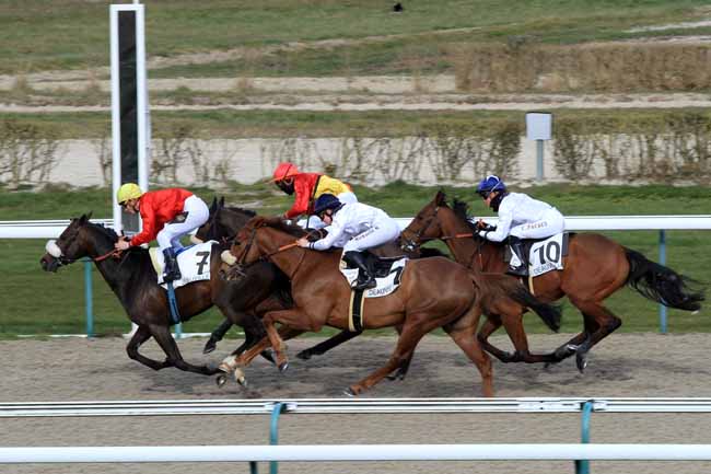 Photo d'arrivée de la course pmu PRIX DES FALAISES à DEAUVILLE le Vendredi 2 mars 2018