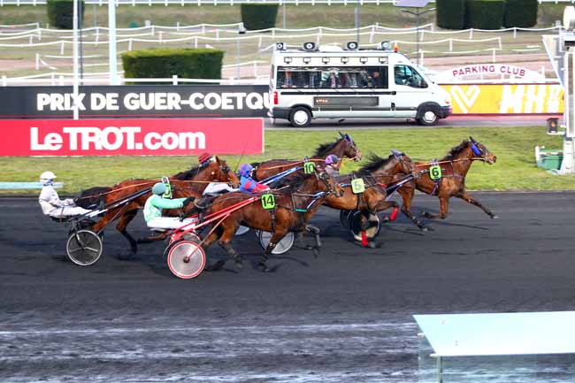 Photo d'arrivée de la course pmu PRIX DE GUER-COETQUIDAN à PARIS-VINCENNES le Samedi 3 mars 2018