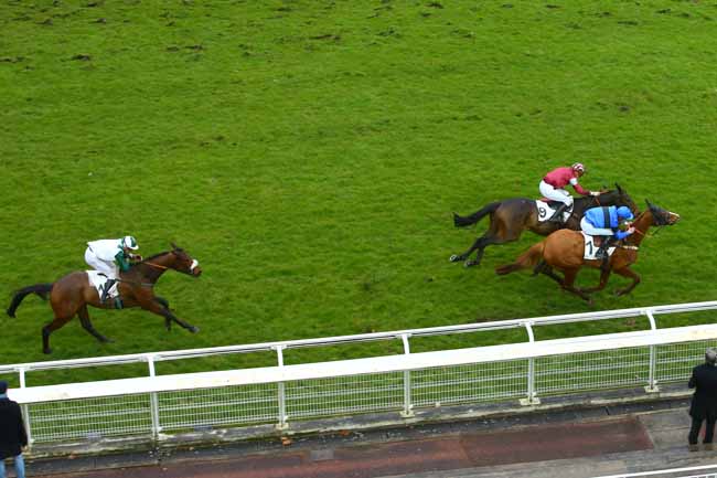 Photo d'arrivée de la course pmu PRIX SOUVIENS TOI à AUTEUIL le Dimanche 4 mars 2018