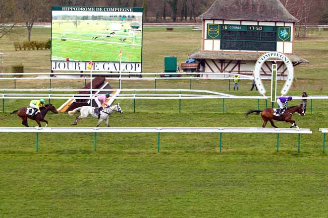 Photo d'arrivée de la course pmu PRIX GASTON DE LA MOTTE à COMPIEGNE le Lundi 5 mars 2018