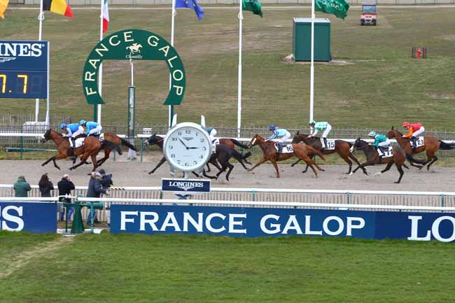Photo d'arrivée de la course pmu PRIX DU CLOS DU PRIEURE à CHANTILLY le Mardi 6 mars 2018