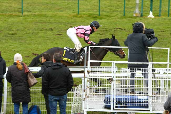 Photo d'arrivée de la course pmu PRIX DU POLYGONE à COMPIEGNE le Mercredi 7 mars 2018