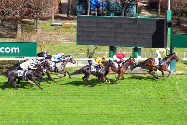 Photo d'arrivée de la course pmu PRIX DU JARDIN DE TOURNEROCHES à SAINT-CLOUD le Dimanche 11 mars 2018