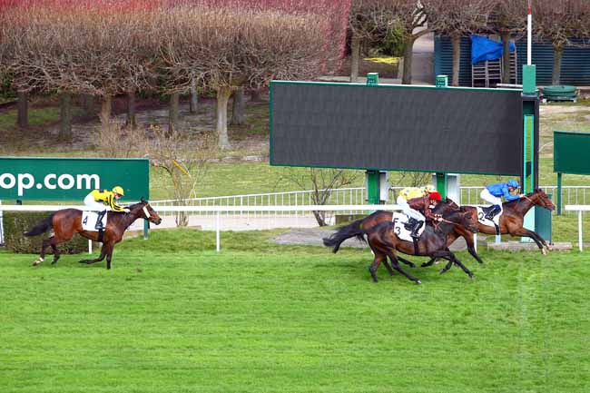Photo d'arrivée de la course pmu PRIX MAGISTER à SAINT-CLOUD le Dimanche 11 mars 2018