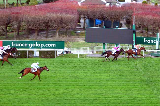 Photo d'arrivée de la course pmu PRIX DE LA COTE D'AZUR à SAINT-CLOUD le Dimanche 11 mars 2018