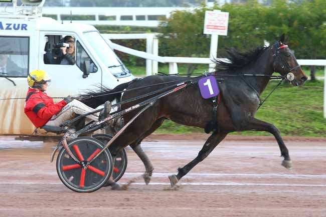 Photo d'arrivée de la course pmu GRAND CRITERIUM DE VITESSE NICE-MATIN à CAGNES-SUR-MER le Dimanche 11 mars 2018