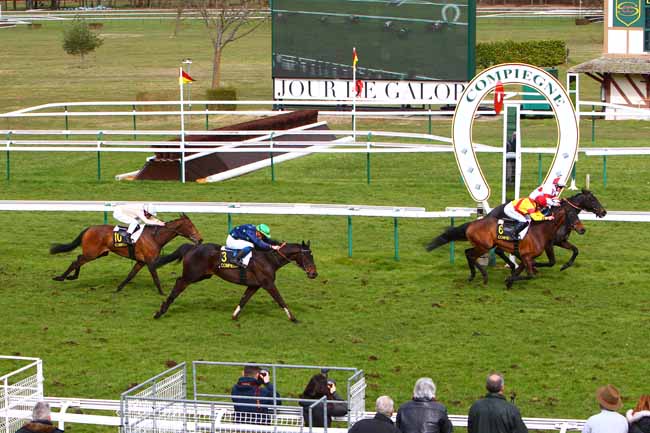 Photo d'arrivée de la course pmu PRIX DE LA FEDERATION DU NORD à COMPIEGNE le Lundi 12 mars 2018