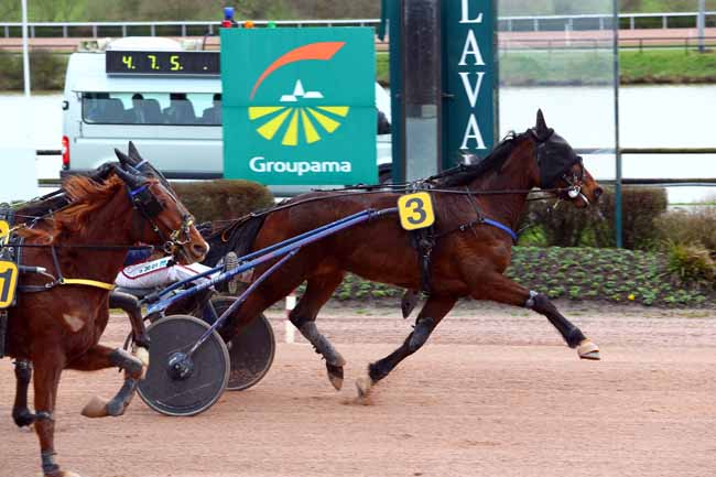Photo d'arrivée de la course pmu PRIX DE LA FEDERATION D'ANJOU-MAINE CENTRE à LAVAL le Mercredi 14 mars 2018