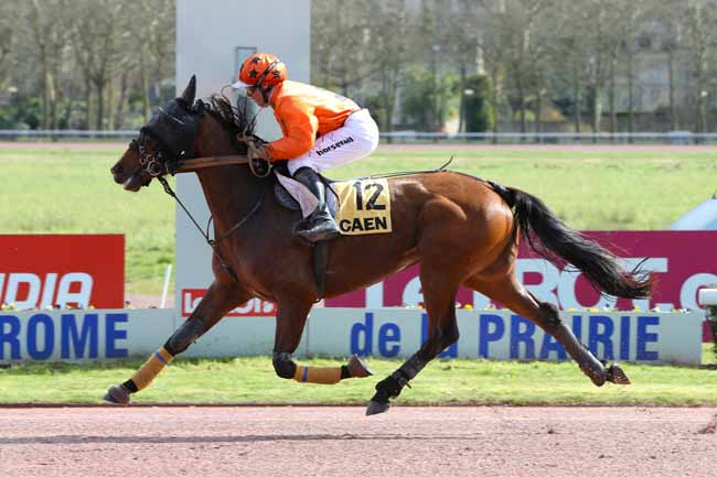 Photo d'arrivée de la course pmu PRIX DE SOURDEVAL à CAEN le Vendredi 16 mars 2018