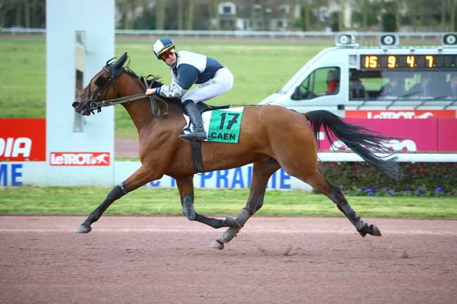 Photo d'arrivée de la course pmu PRIX DE FRENOUVILLE à CAEN le Vendredi 16 mars 2018