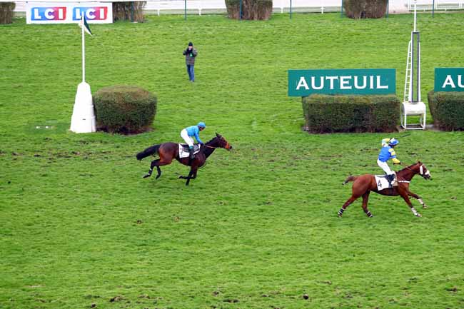 Photo d'arrivée de la course pmu PRIX FERNAND ROY à AUTEUIL le Dimanche 18 mars 2018