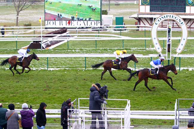Photo d'arrivée de la course pmu PRIX DE MARGNY-SUR-MATZ à COMPIEGNE le Lundi 19 mars 2018