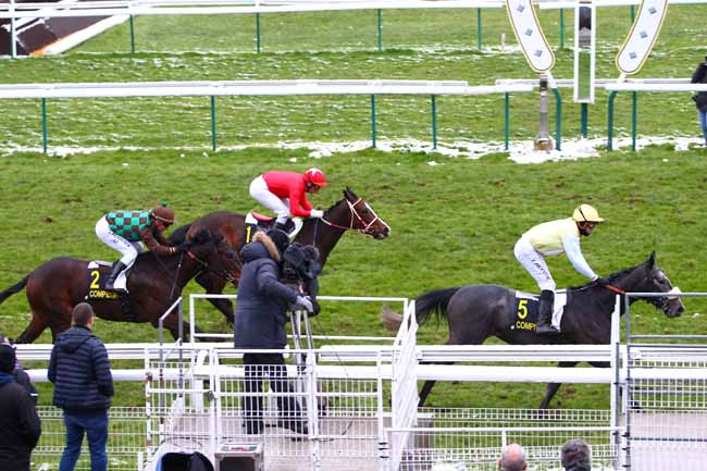 Photo d'arrivée de la course pmu PRIX DE RESSONS-SUR-MATZ à COMPIEGNE le Lundi 19 mars 2018