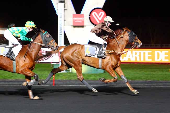 Photo d'arrivée de la course pmu PRIX BERNARD SIMONARD à PARIS-VINCENNES le Mardi 20 mars 2018