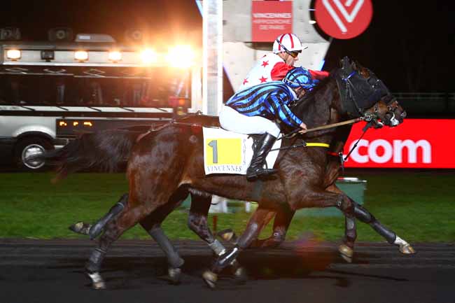 Photo d'arrivée de la course pmu PRIX MODESTIA à PARIS-VINCENNES le Mardi 20 mars 2018