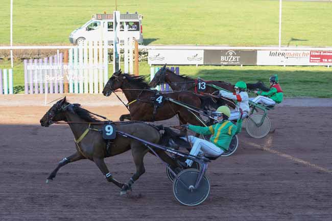 Photo d'arrivée de la course pmu PRIX GRAND FRAIS à BEAUMONT-DE-LOMAGNE le Mercredi 21 mars 2018