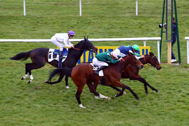 Photo d'arrivée de la course pmu PRIX KIZIL KOURGAN à FONTAINEBLEAU le Jeudi 22 mars 2018