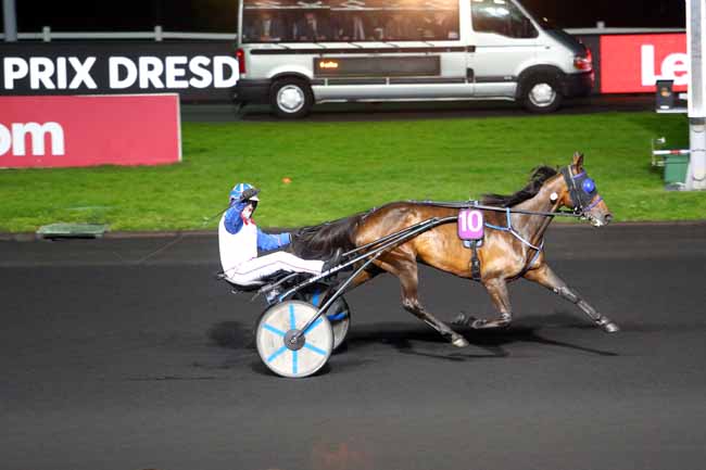 Photo d'arrivée de la course pmu PRIX DRESDA à PARIS-VINCENNES le Vendredi 23 mars 2018