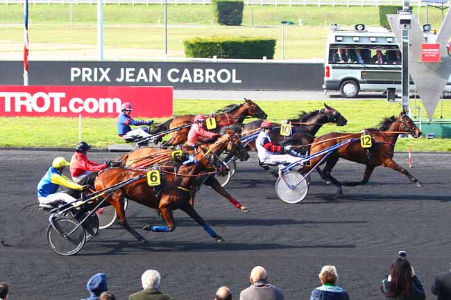 Photo d'arrivée de la course pmu PRIX JEAN CABROL à PARIS-VINCENNES le Samedi 24 mars 2018