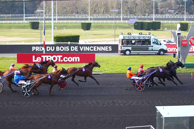 Photo d'arrivée de la course pmu PRIX DU BOIS DE VINCENNES à PARIS-VINCENNES le Samedi 24 mars 2018