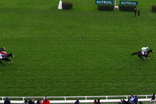 Photo d'arrivée de la course pmu PRIX AURICULA à AUTEUIL le Dimanche 25 mars 2018