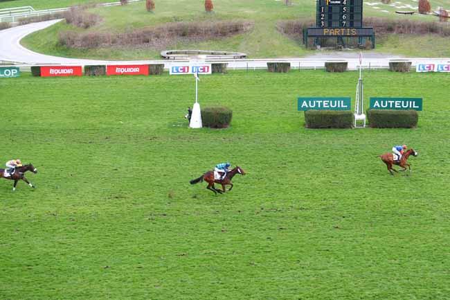 Photo d'arrivée de la course pmu PRIX LE TOUQUET à AUTEUIL le Dimanche 25 mars 2018