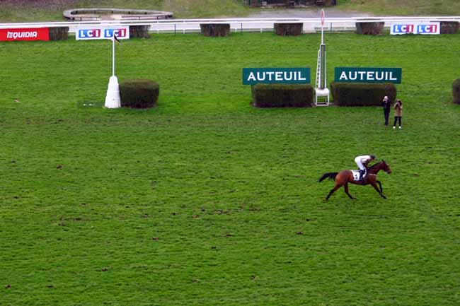 Photo d'arrivée de la course pmu PRIX HUBERT DE NAVAILLES à AUTEUIL le Dimanche 25 mars 2018
