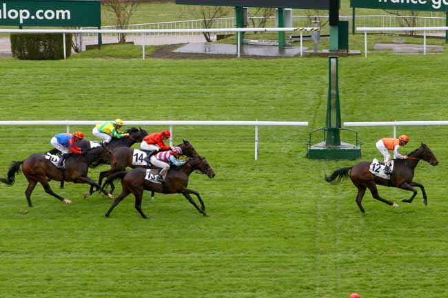 Photo d'arrivée de la course pmu PRIX DU LANGUEDOC à SAINT-CLOUD le Mardi 27 mars 2018