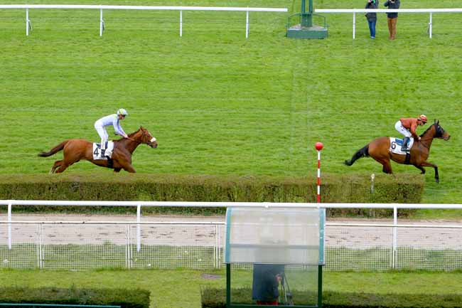 Photo d'arrivée de la course pmu PRIX DE LA PORTE DE MADRID à SAINT-CLOUD le Mardi 27 mars 2018